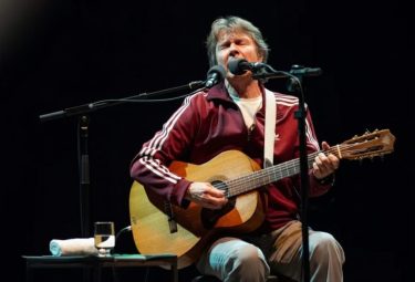 morre-lo-borges,-autor-de-“o-trem-azul”,-“paisagem-da-janela”-e-“um-girassol-da-cor-do-seu-cabelo”,-aos-73-anos-em-belo-horizonte